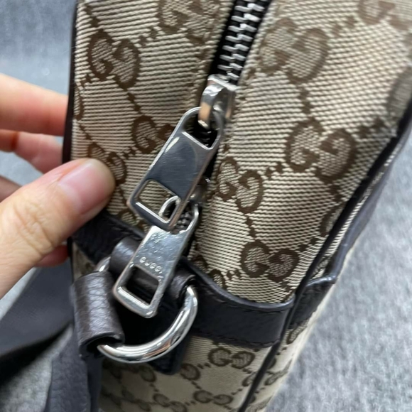 100% Authentic Gucci One Shoulder Messenger Bag 585-101524 - Picture 6 of 15